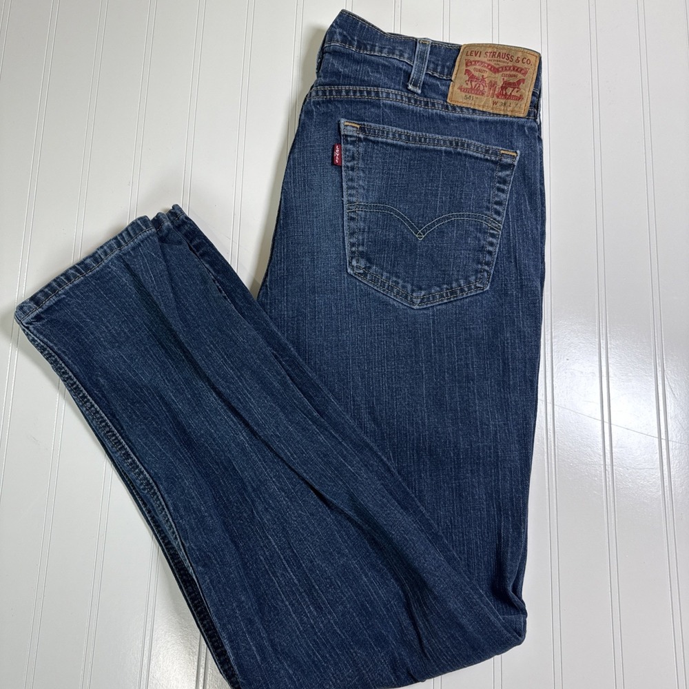 Levi's 541 Straight Leg Men's Jeans, 38 x 34 (really 32L) Medium Wash Blue